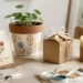 Kleine DIY-Geschenkideen mit Kerze, Blumentopf und Papierbox