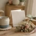 Dankeschön-Geschenk mit Kerze, Karte und getrockneten Blumen