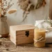 Rustikale Geschenkideen mit Holzbox, Kerze und Leinenpaket